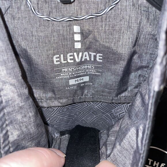 Elevate Athletic Vest Men’s Size Medium Black Gray Zip Front Pockets NWT - Picture 2 of 12